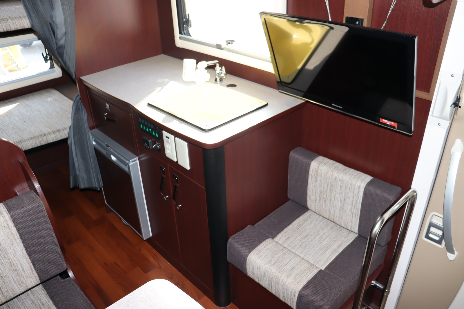 キャンピングカーキャブコン