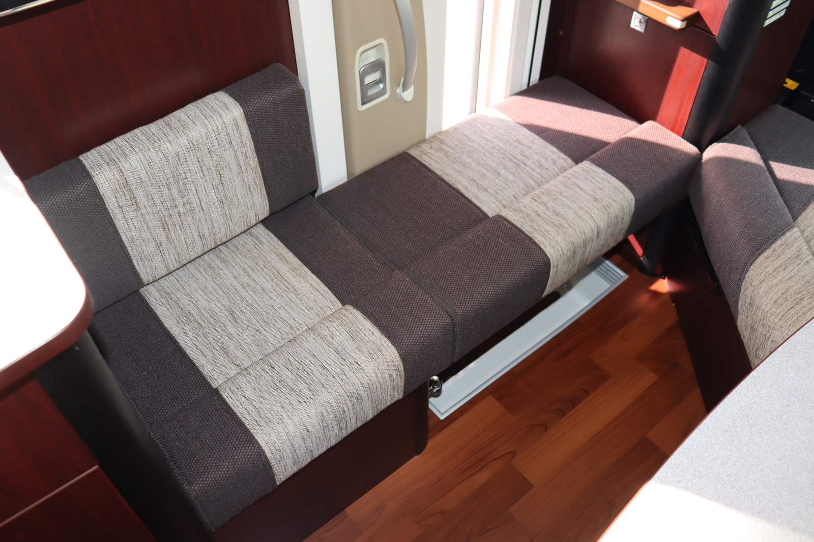 キャンピングカーキャブコン