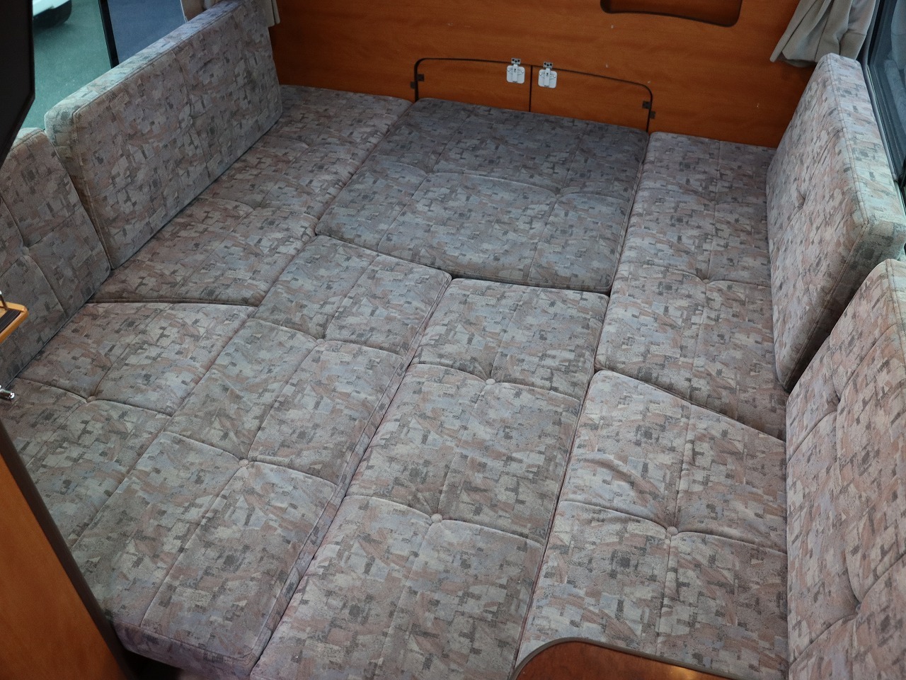 キャンピングカーバスコン