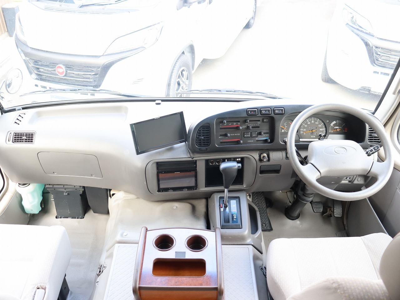 キャンピングカーバスコン