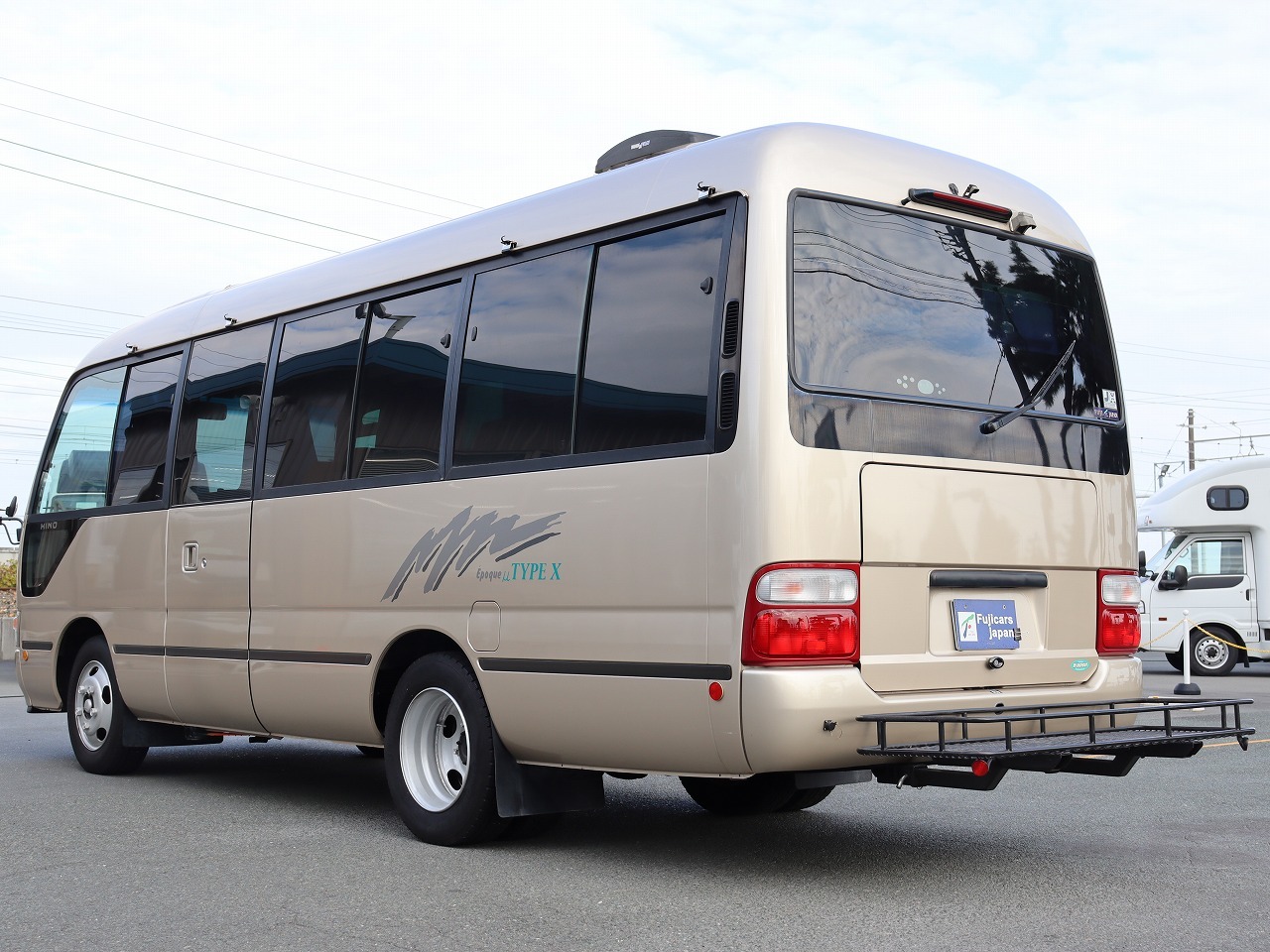 キャンピングカーバスコン