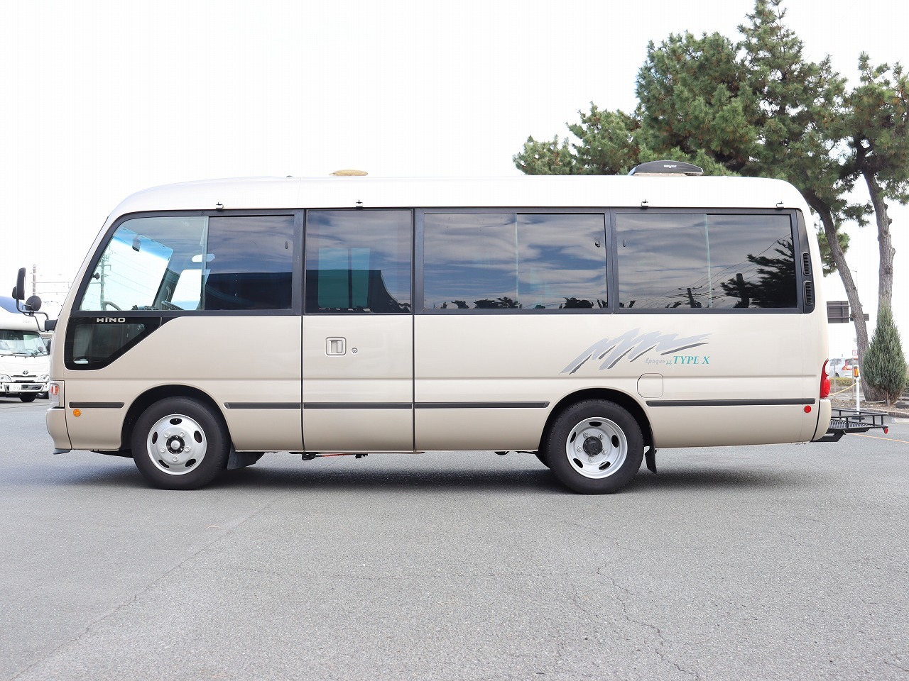 キャンピングカーバスコン