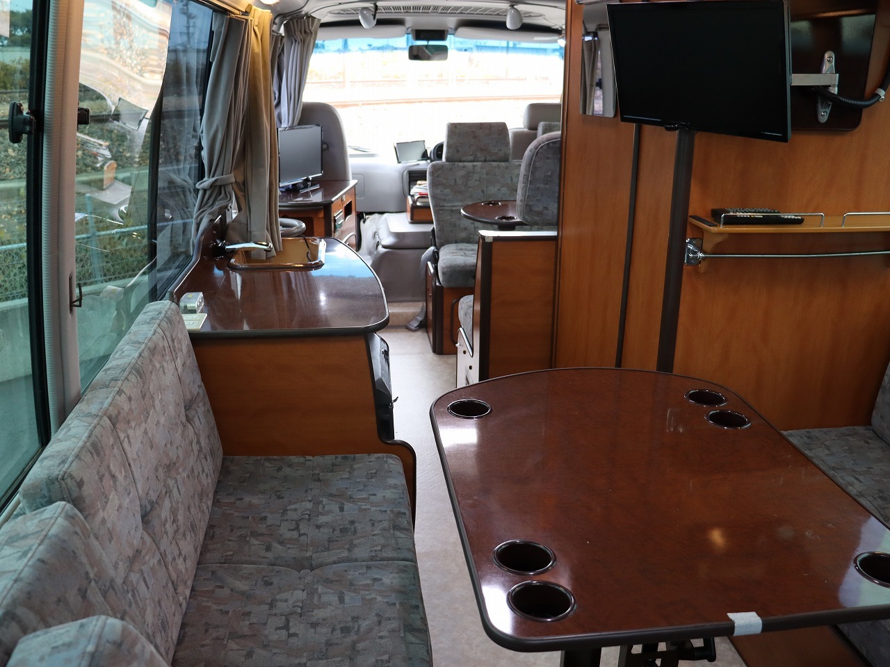 キャンピングカーバスコン