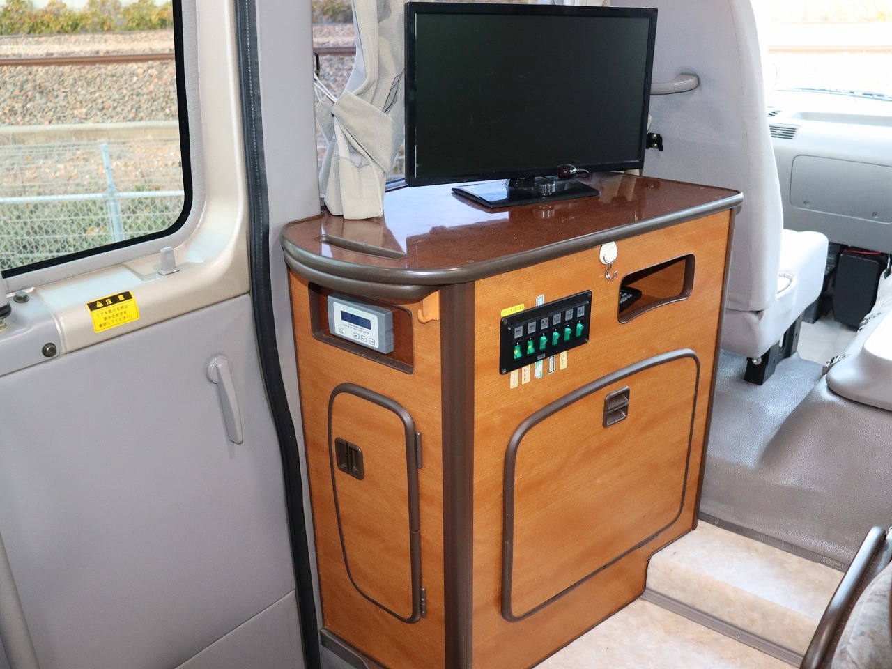 キャンピングカーバスコン