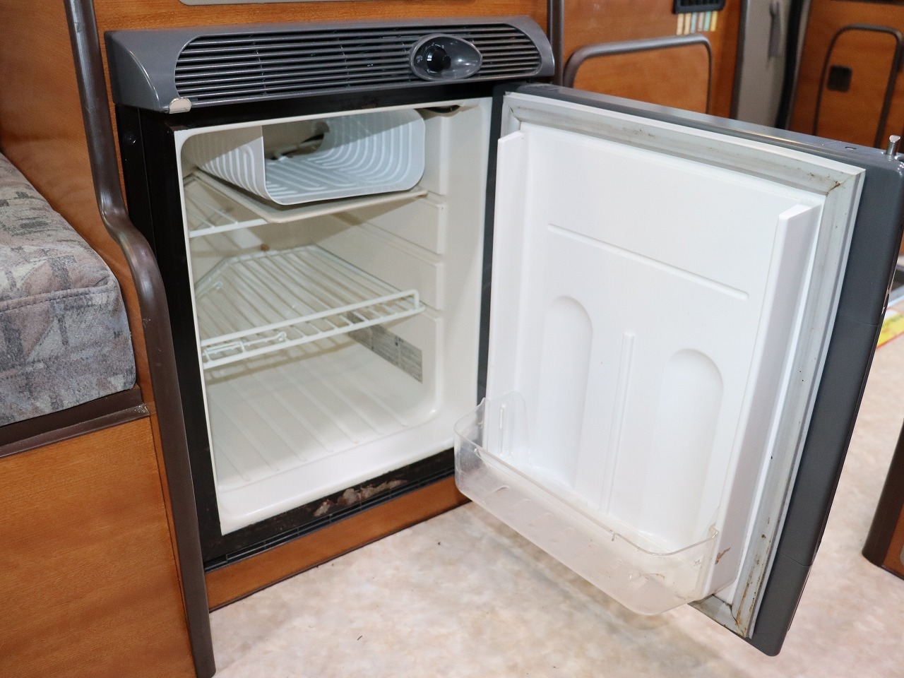 キャンピングカーバスコン