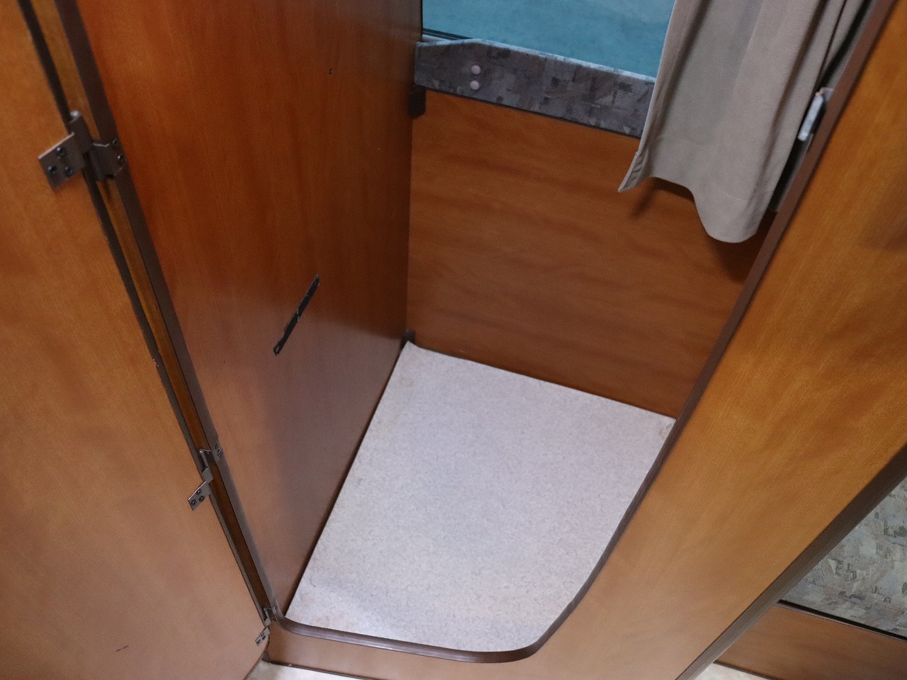 キャンピングカーバスコン