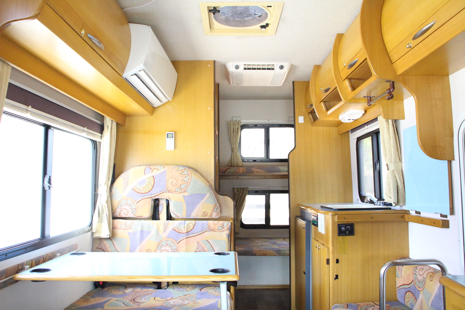 キャンピングカーキャブコン