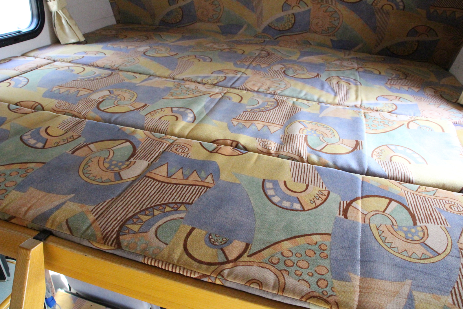 キャンピングカーキャブコン