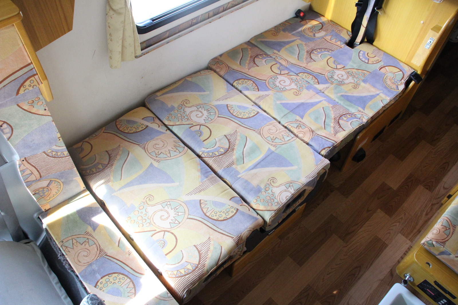 キャンピングカーキャブコン