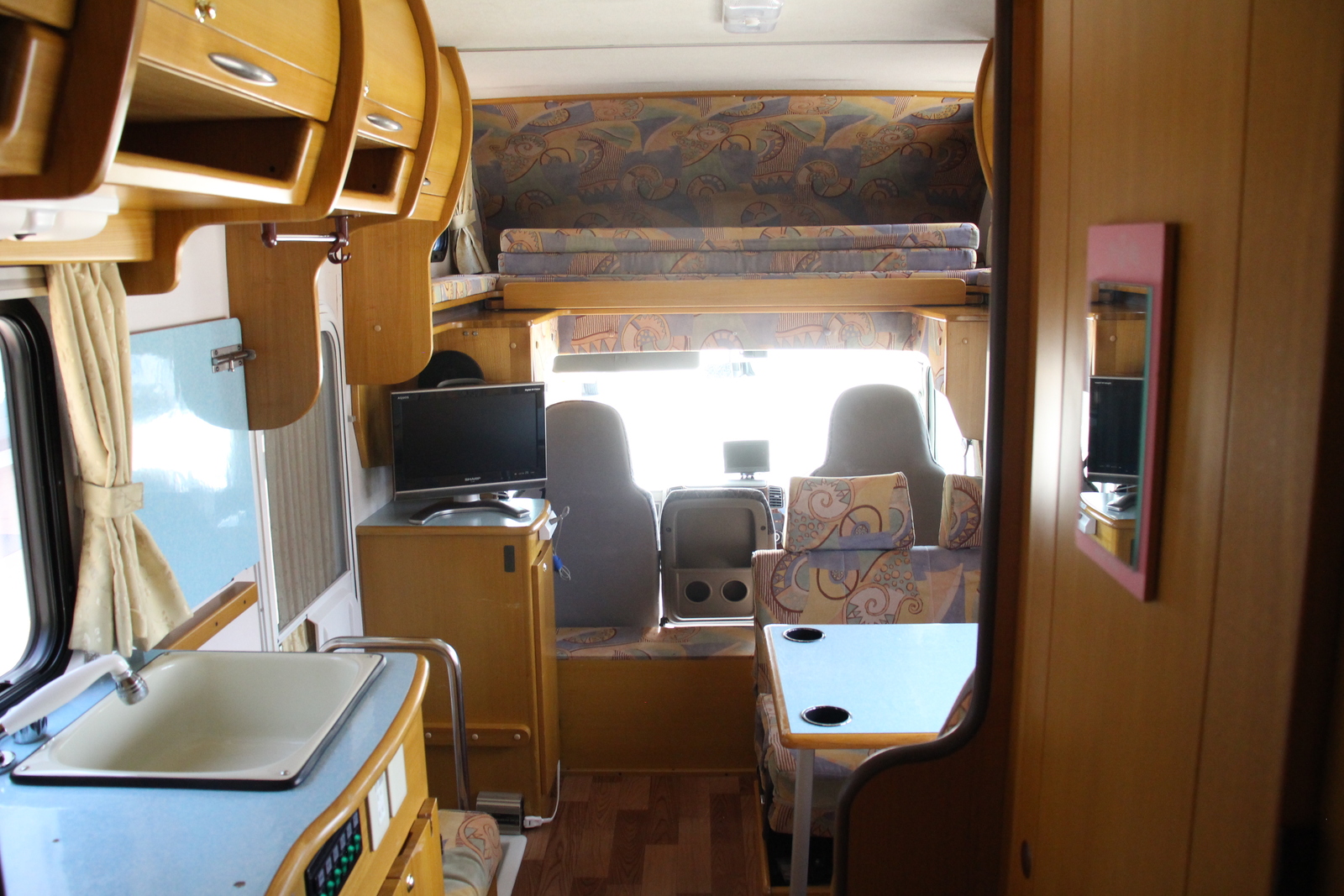 キャンピングカーキャブコン