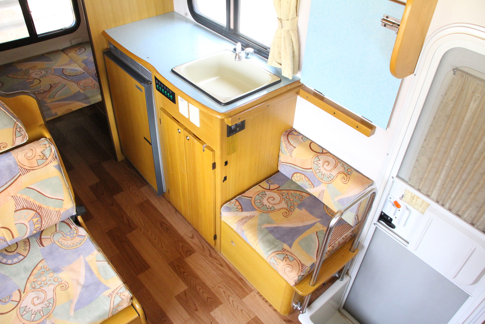 キャンピングカーキャブコン