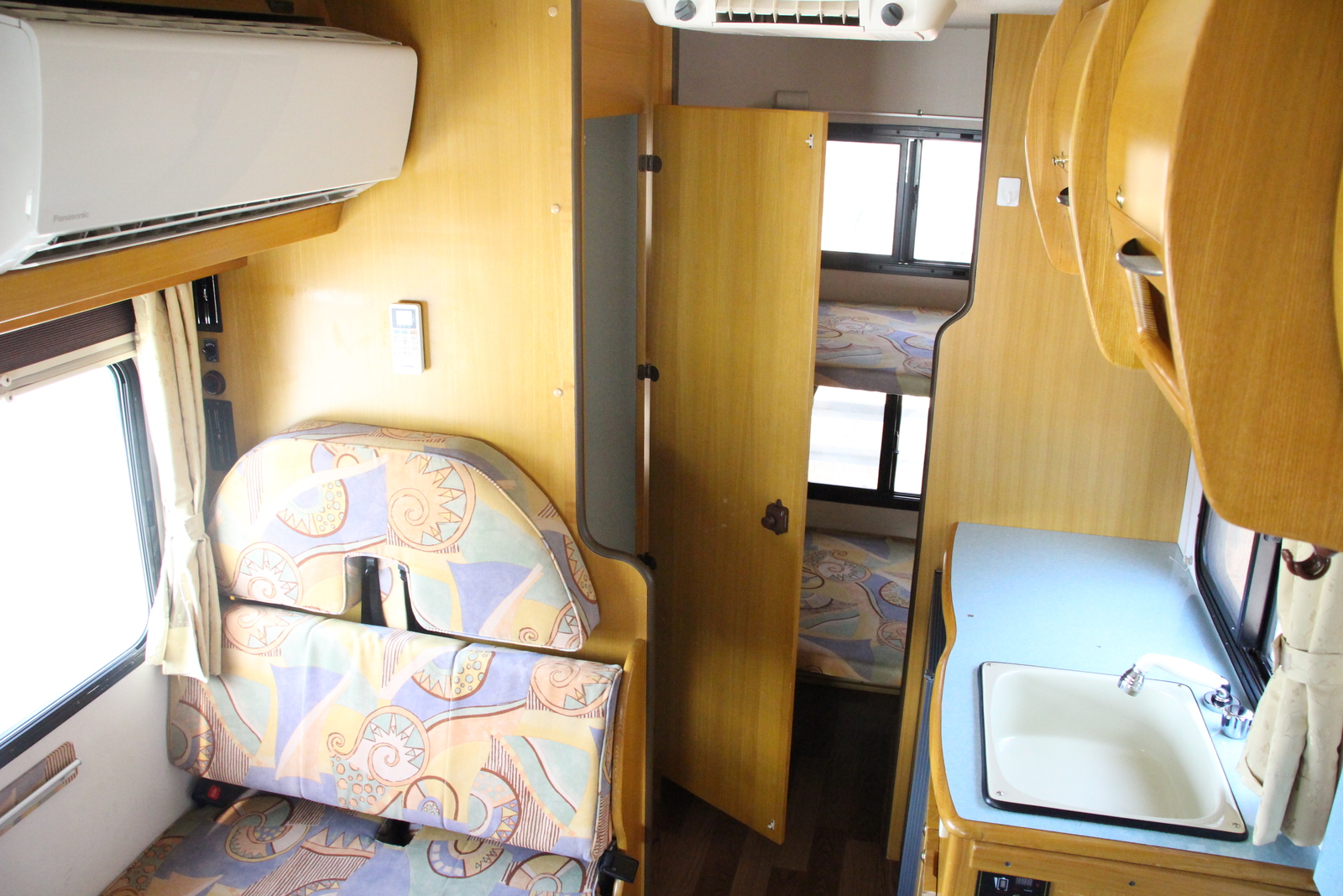 キャンピングカーキャブコン