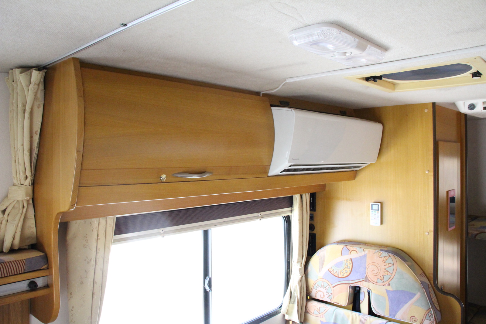 キャンピングカーキャブコン