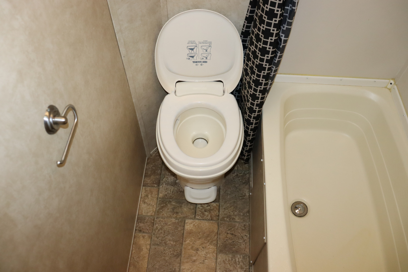 キャンピングカートレーラー