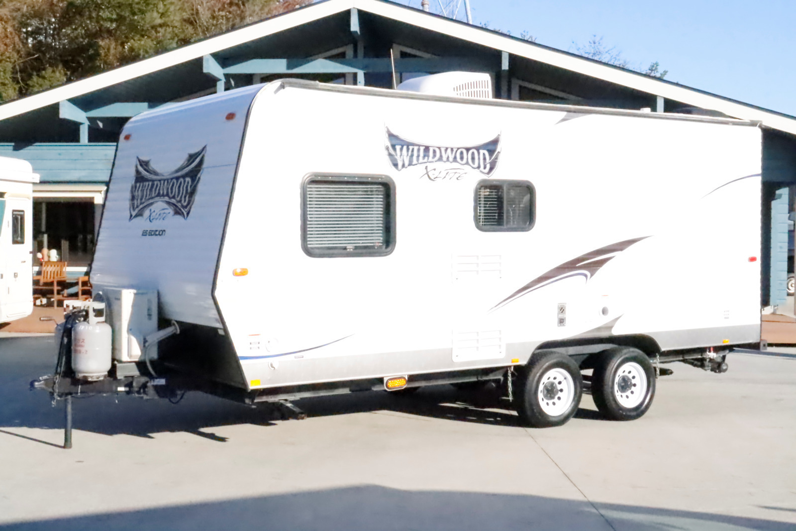 キャンピングカートレーラー