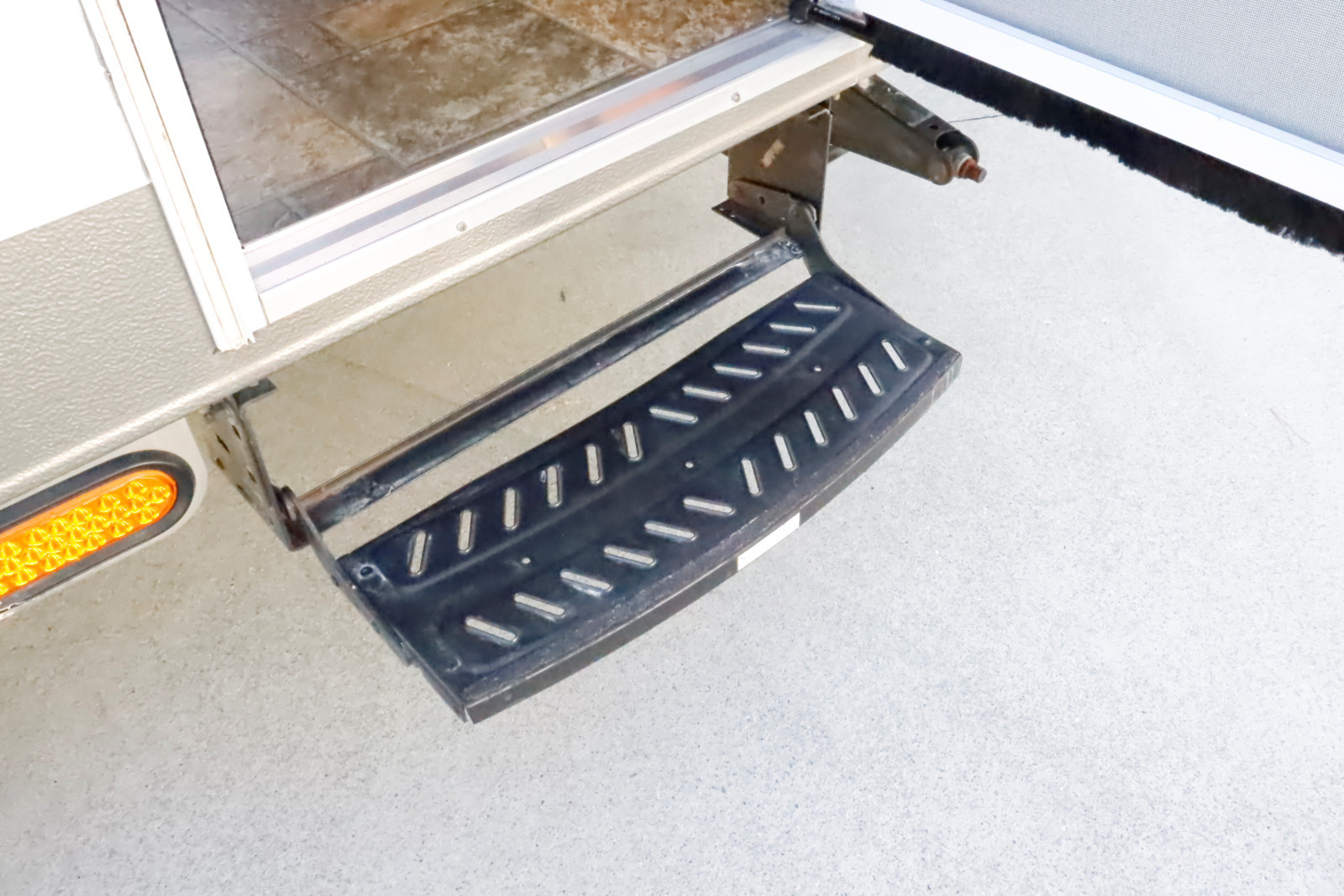 キャンピングカートレーラー