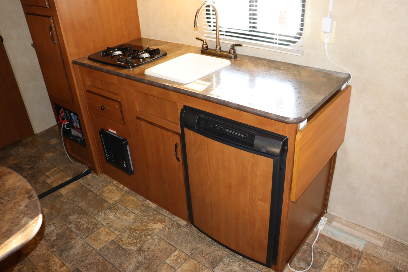 キャンピングカートレーラー