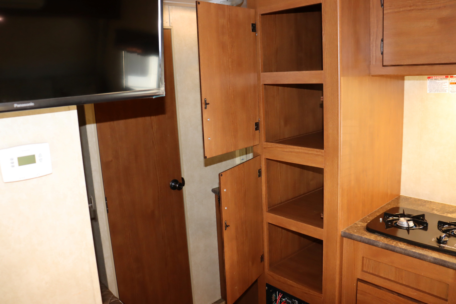 キャンピングカートレーラー