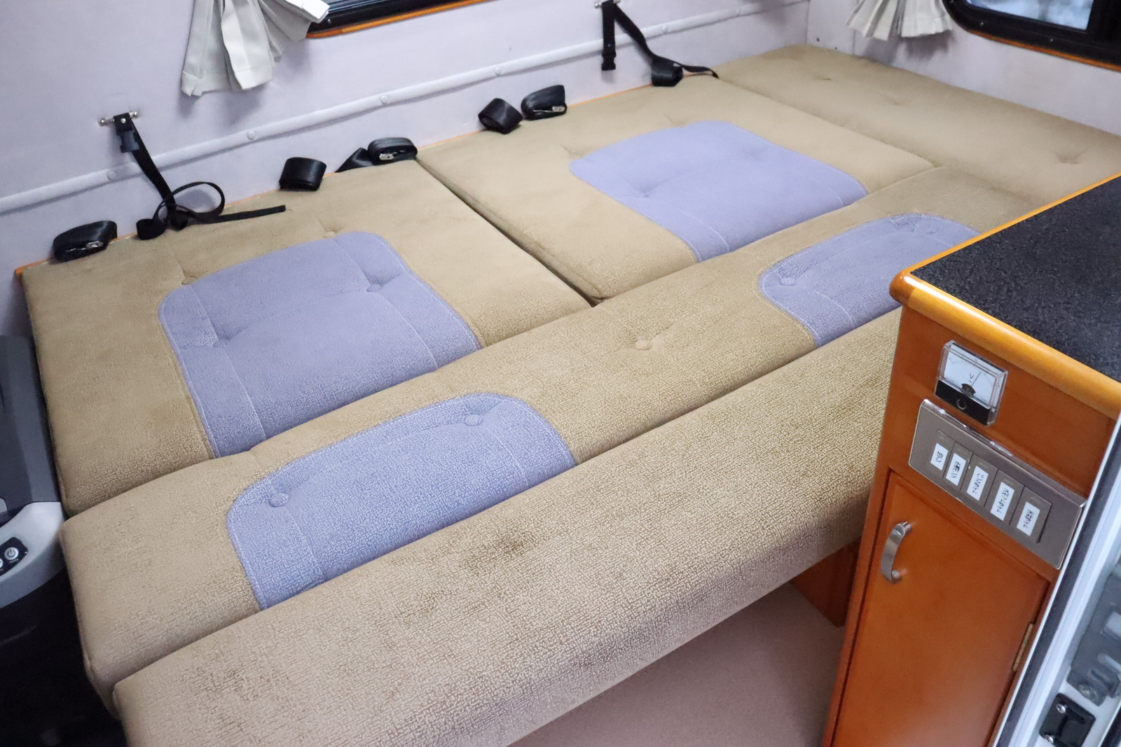 キャンピングカー軽キャンパー