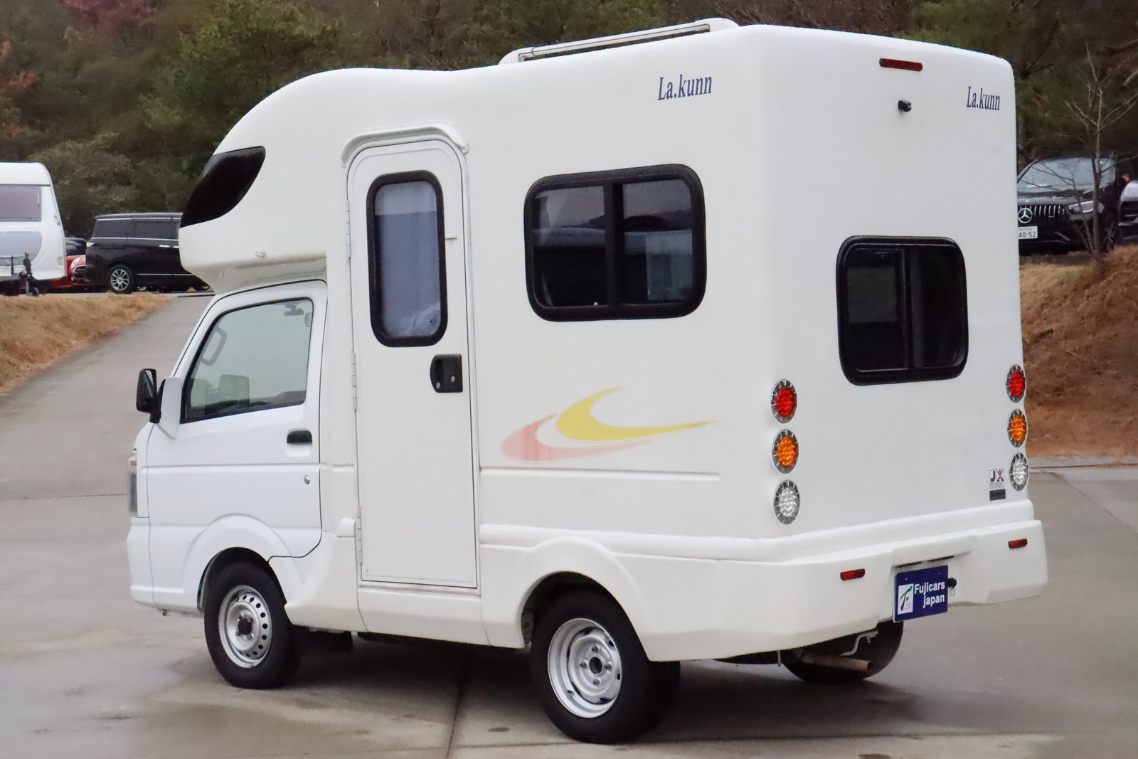 キャンピングカー軽キャンパー