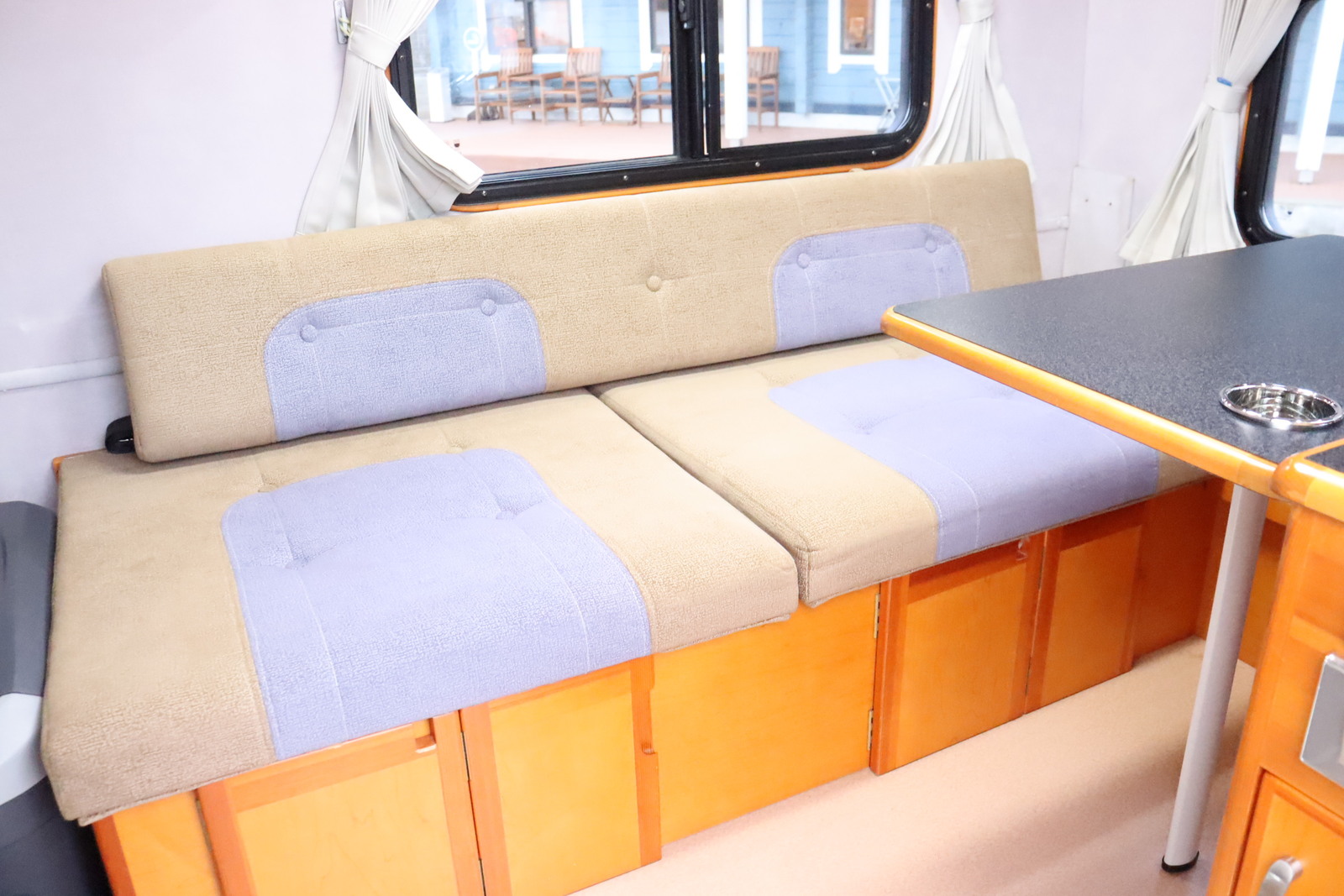 キャンピングカー軽キャンパー