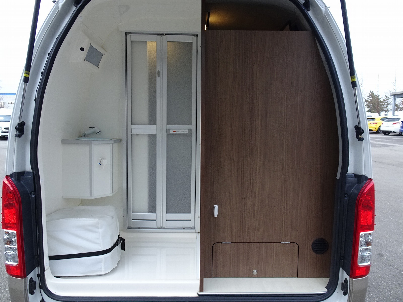 キャンピングカーバンコン