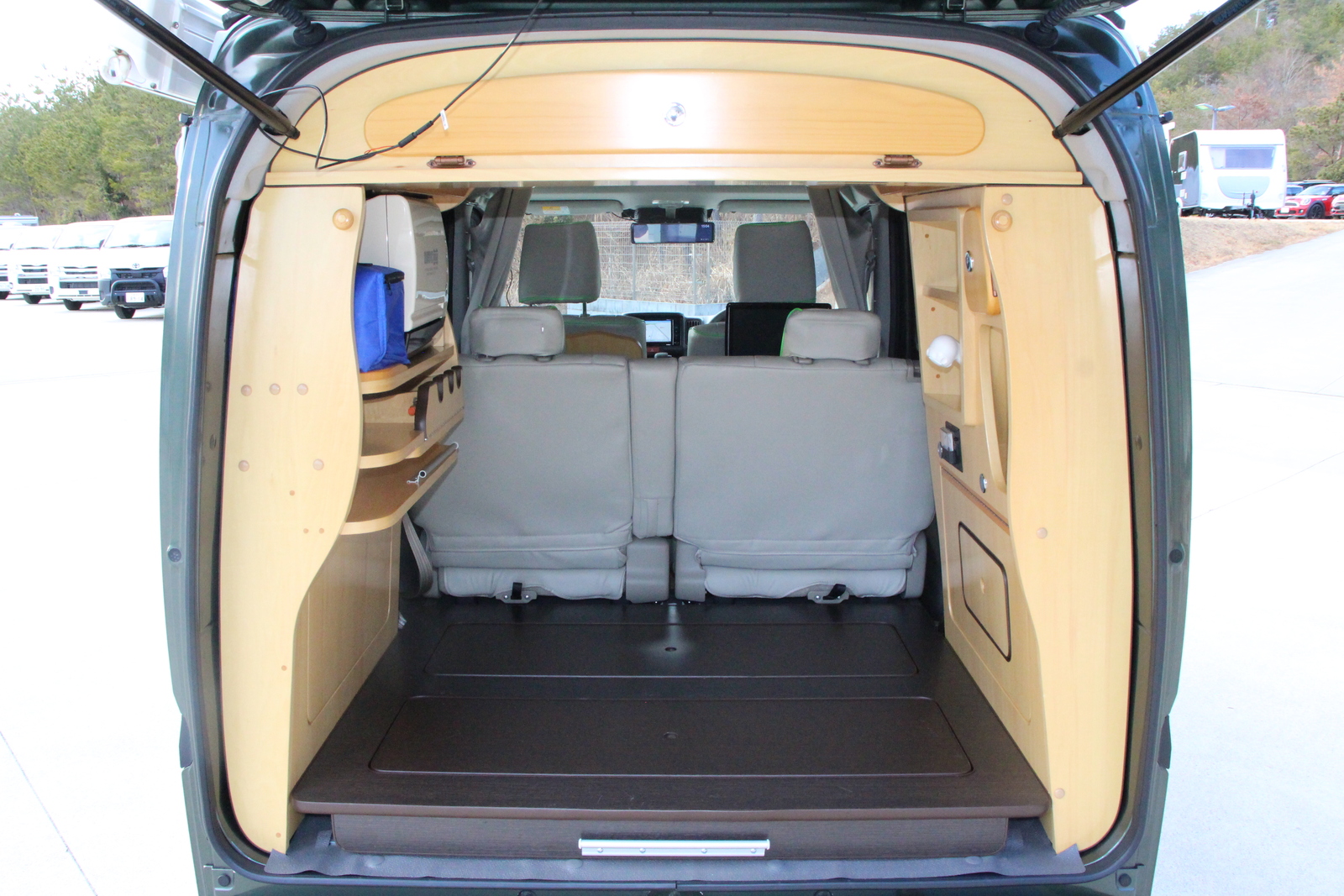 キャンピングカー軽キャンパー