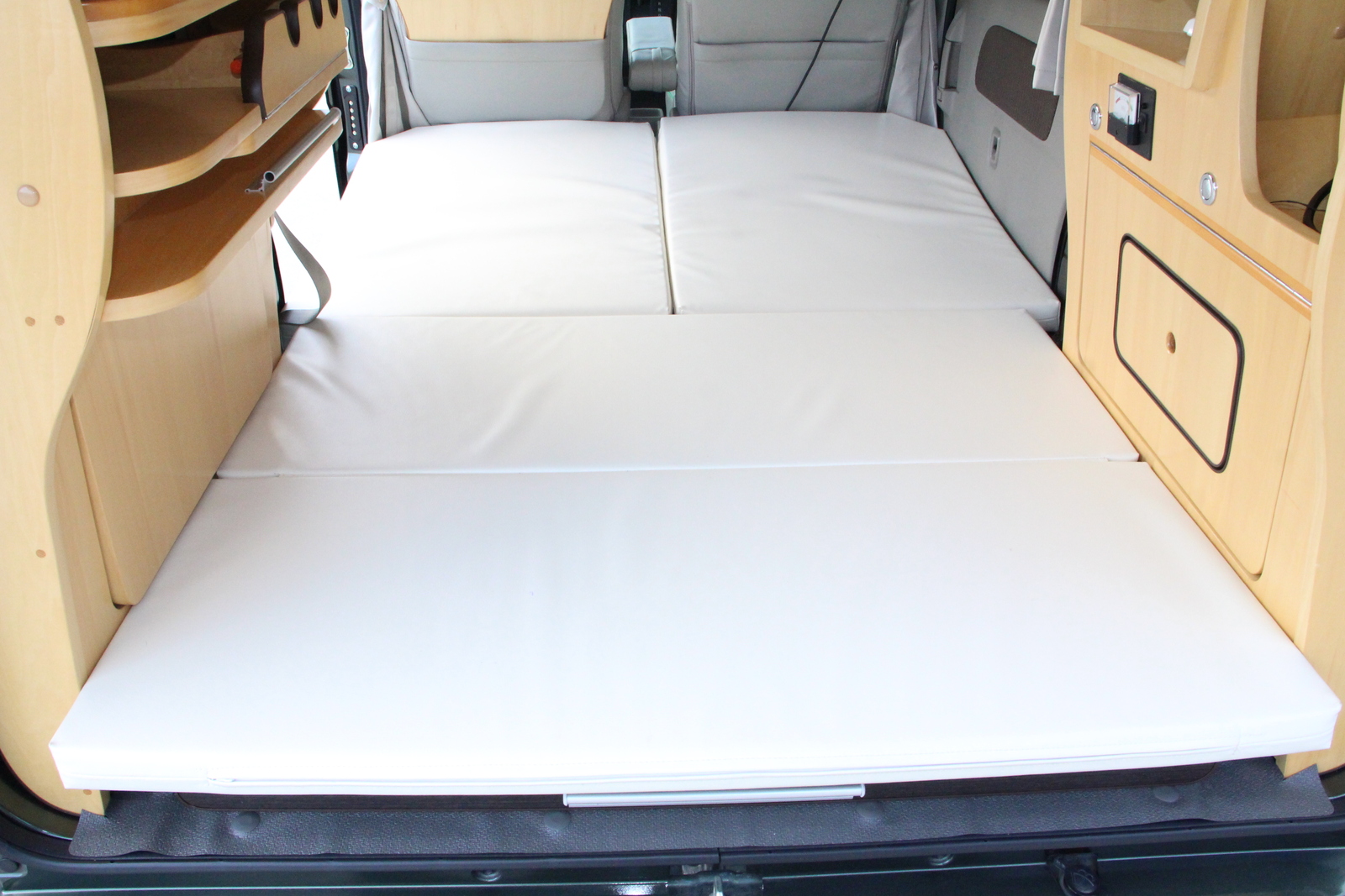 キャンピングカー軽キャンパー