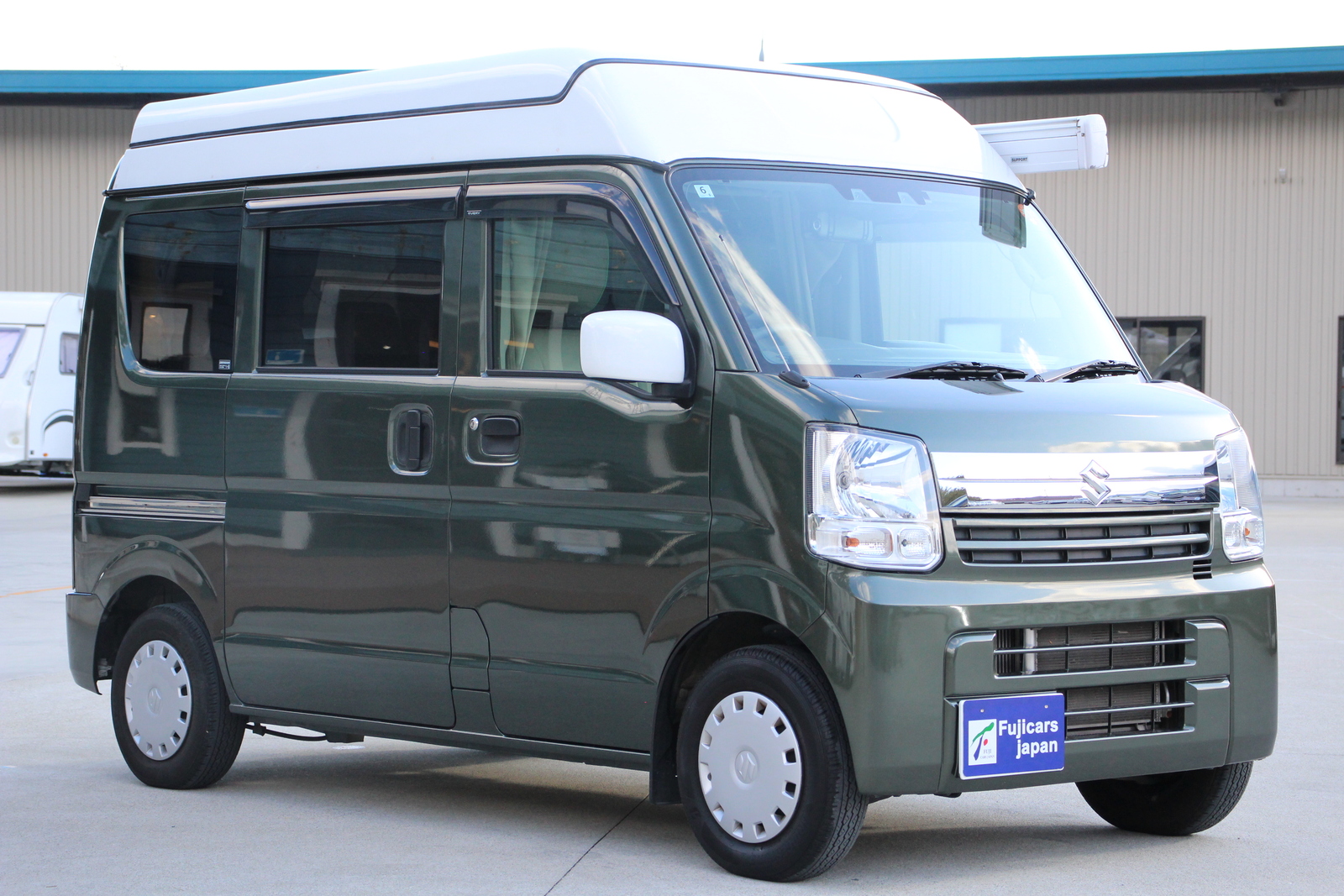 キャンピングカー軽キャンパー