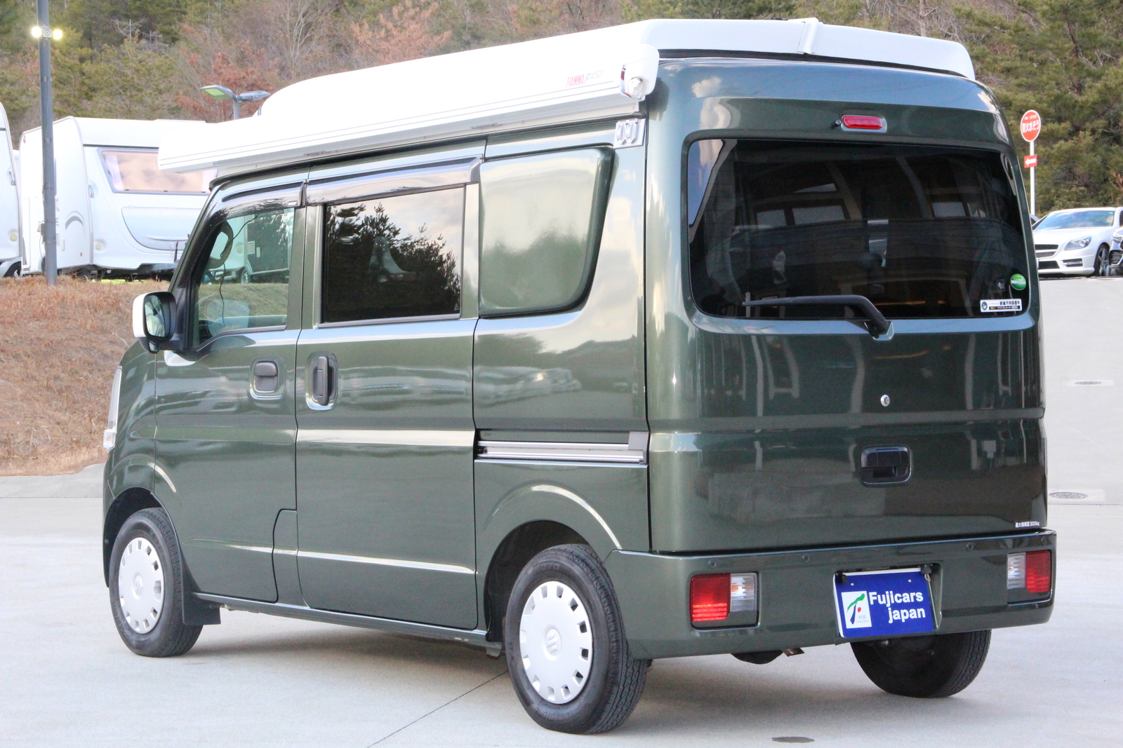 キャンピングカー軽キャンパー