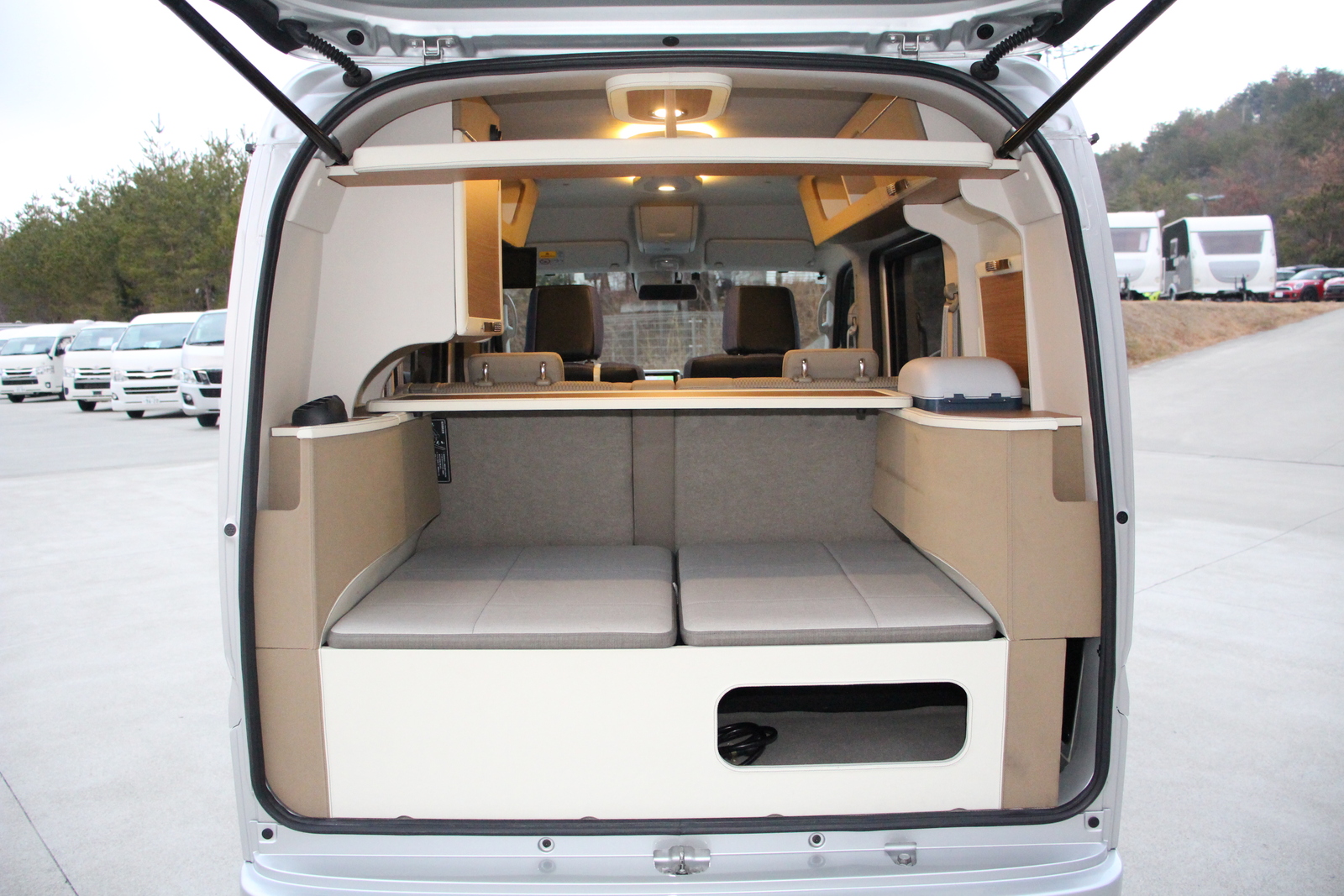 キャンピングカー軽キャンパー