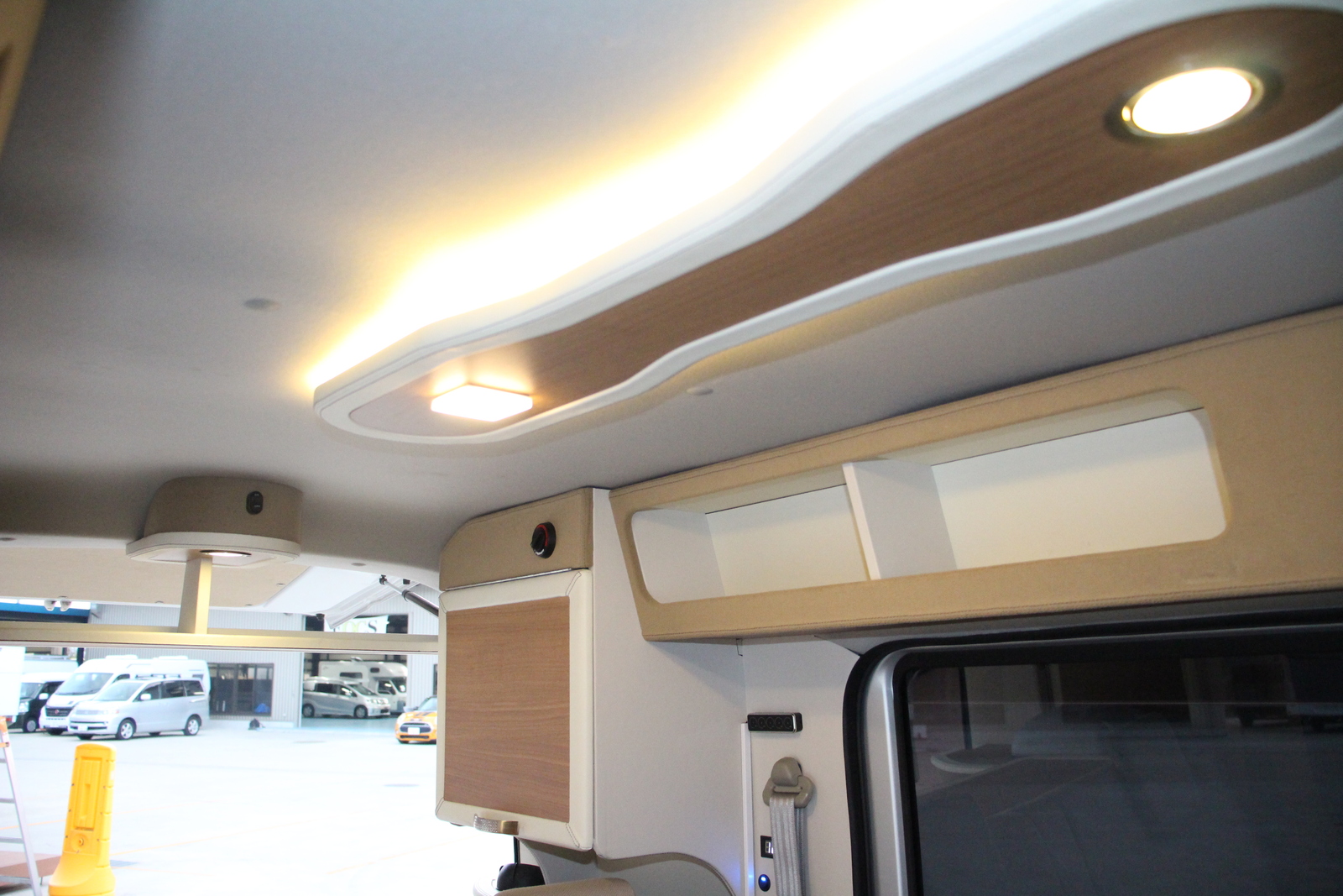 キャンピングカー軽キャンパー