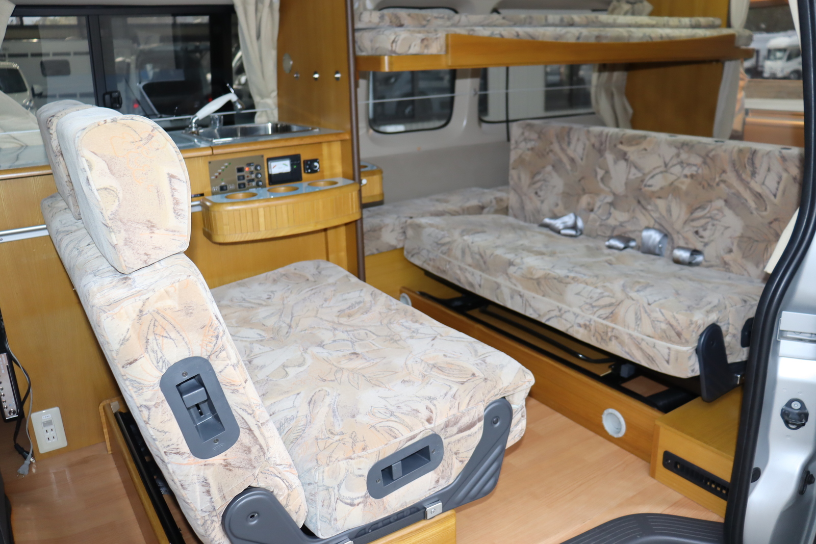 キャンピングカーバンコン