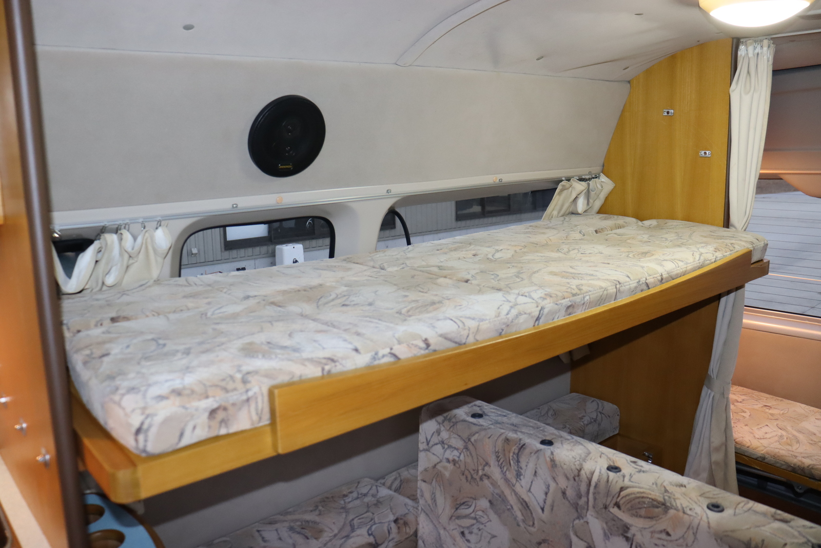 キャンピングカーバンコン