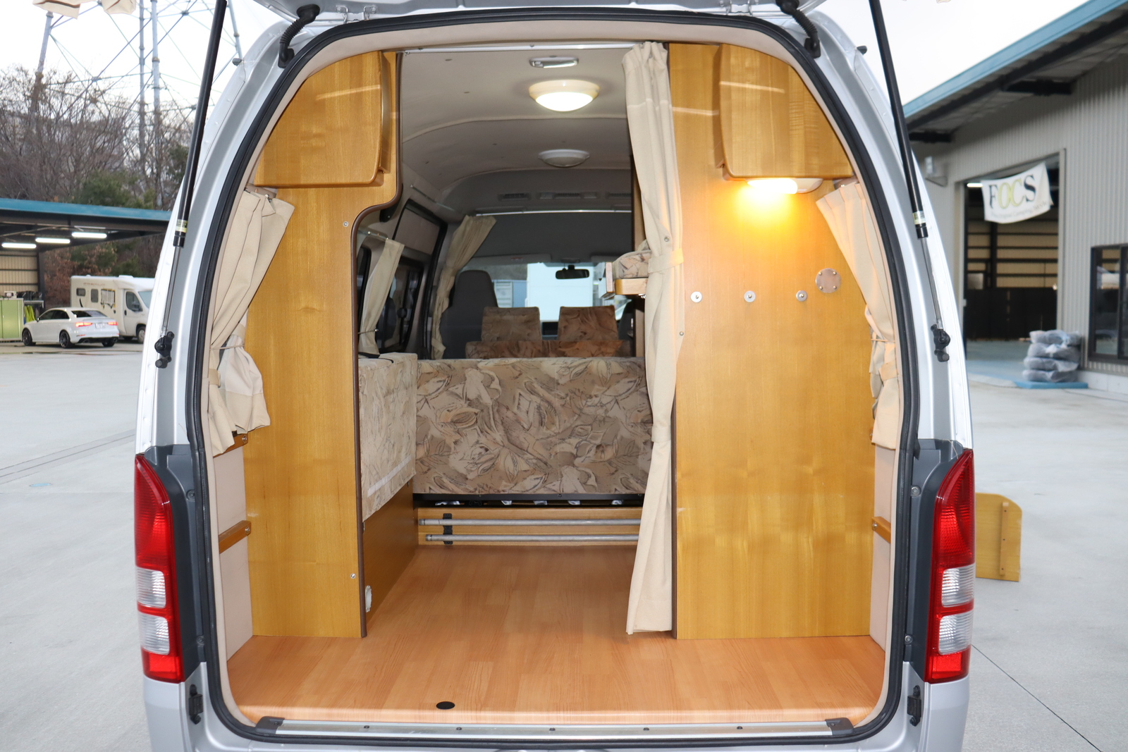 キャンピングカーバンコン