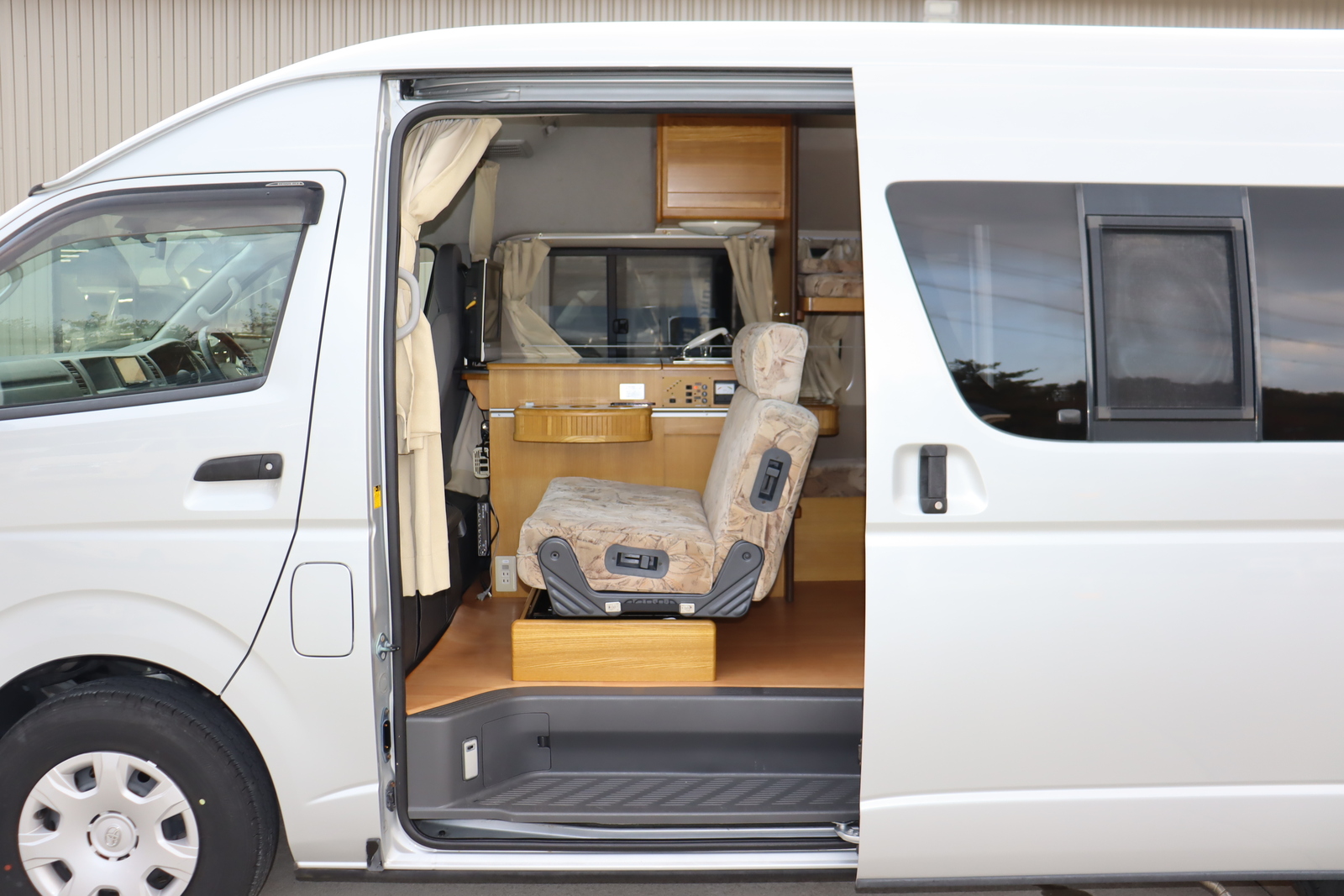 キャンピングカーバンコン