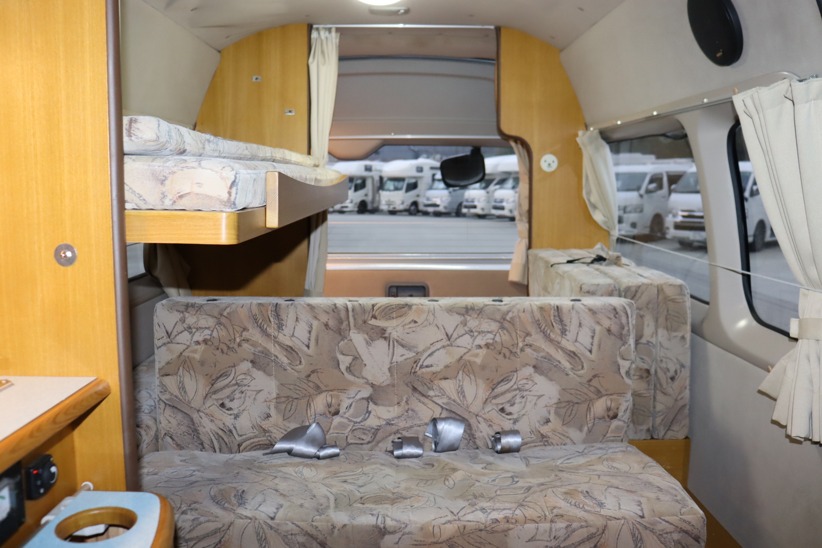 キャンピングカーバンコン