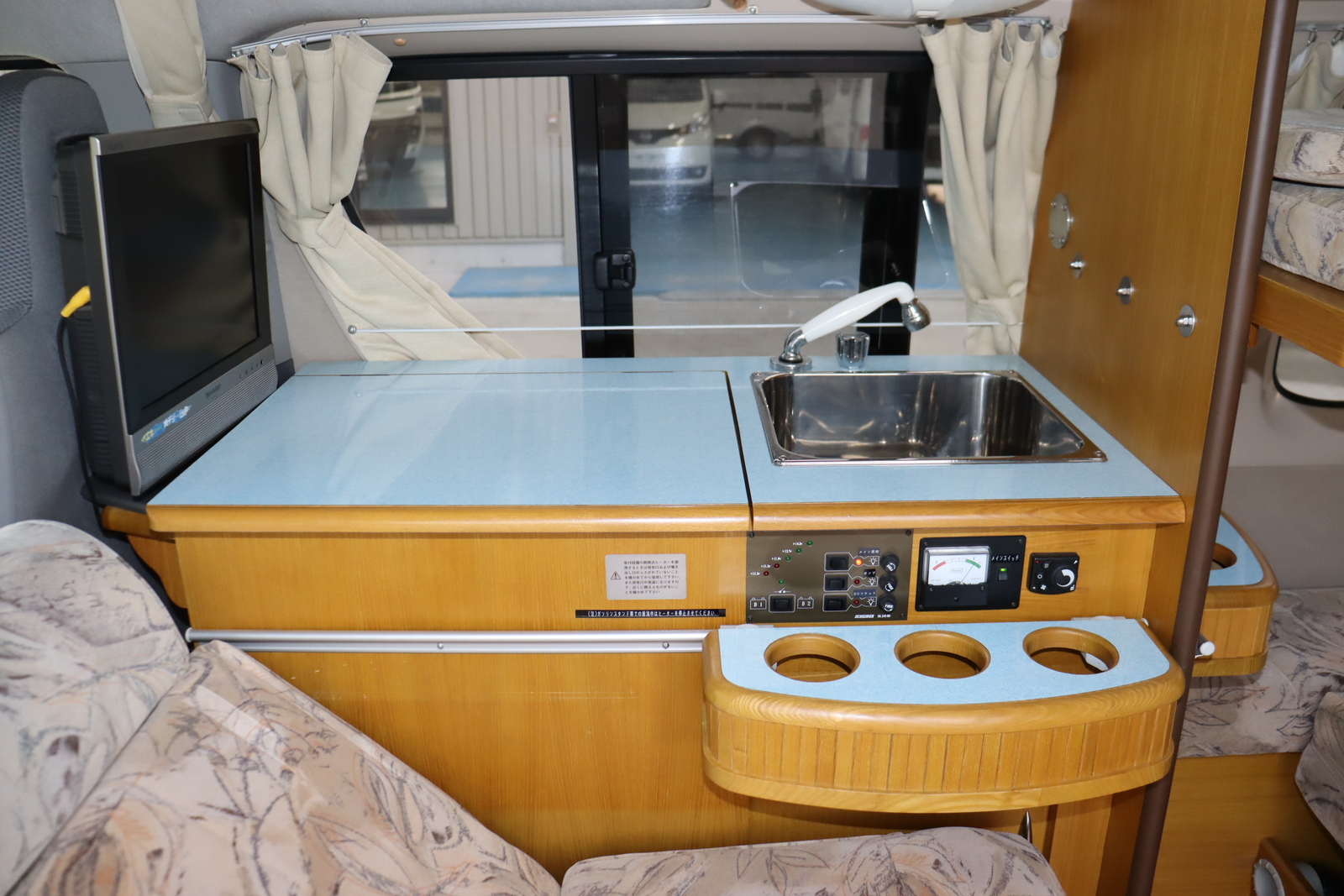 キャンピングカーバンコン