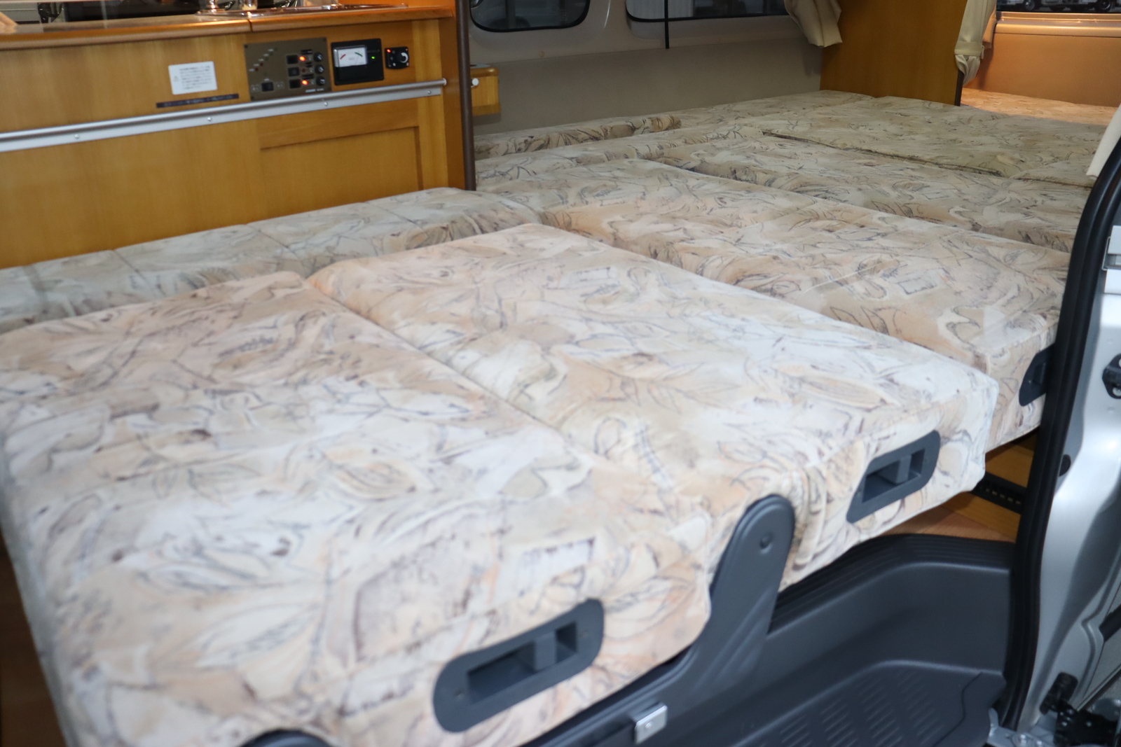 キャンピングカーバンコン