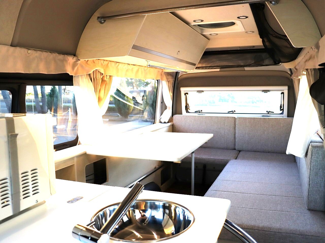 キャンピングカーバンコン