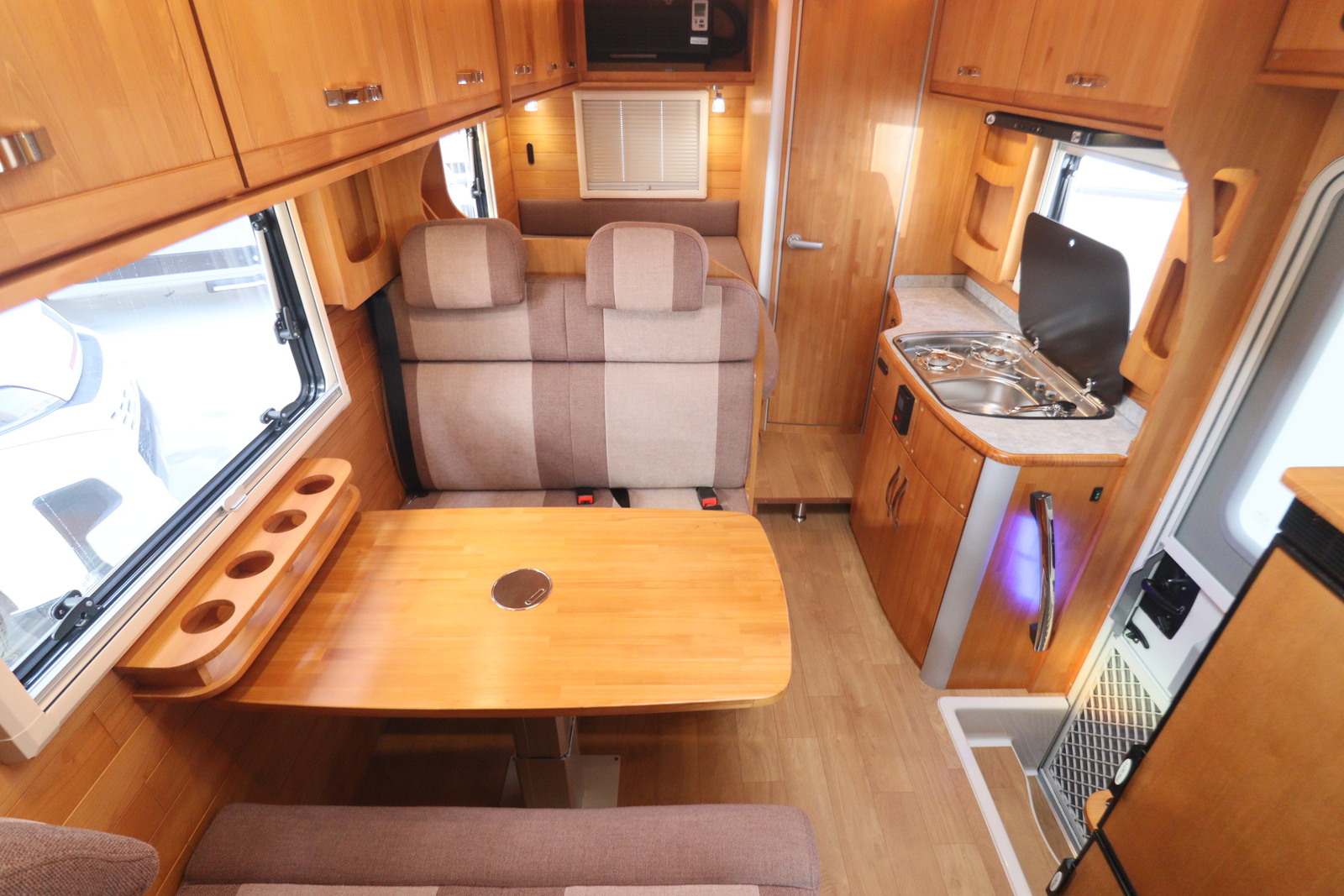 キャンピングカーキャブコン