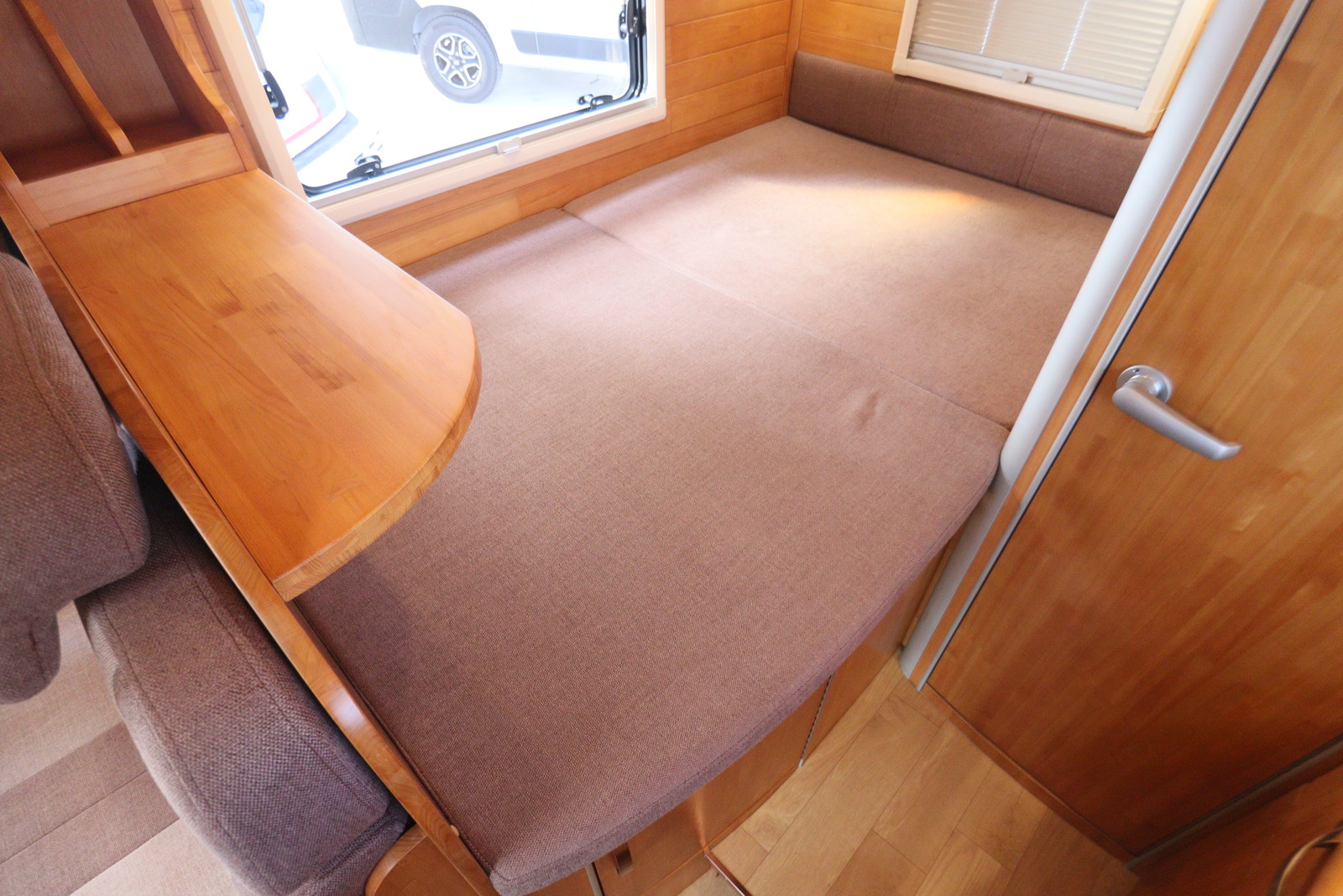 キャンピングカーキャブコン