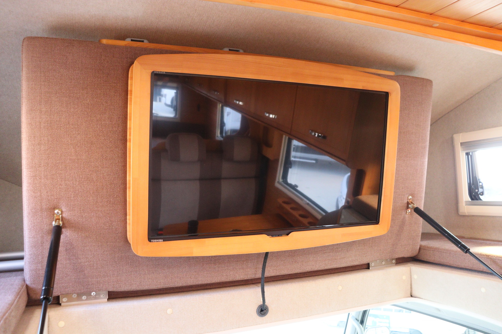 キャンピングカーキャブコン