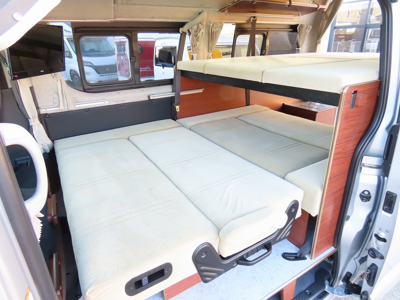 キャンピングカーバンコン