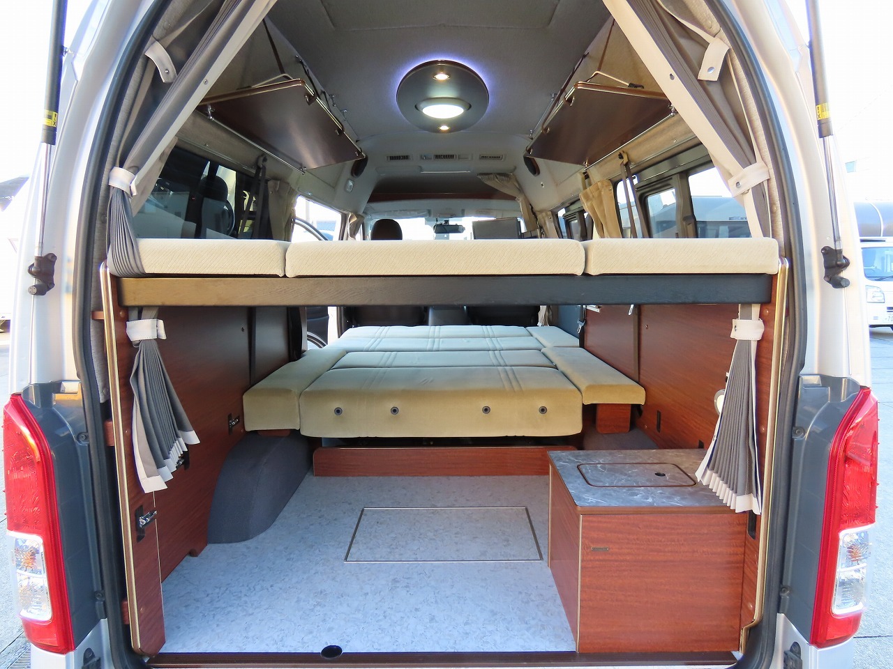 キャンピングカーバンコン