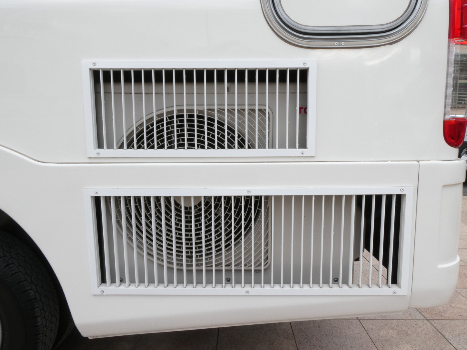 キャンピングカーキャブコン