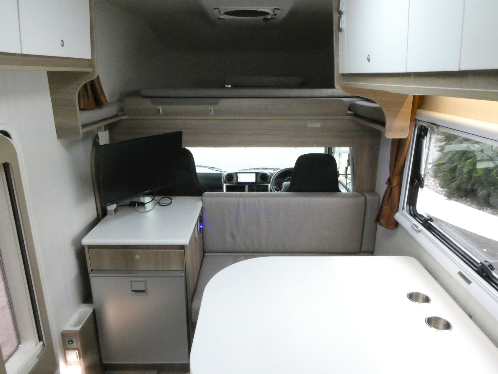 キャンピングカーキャブコン