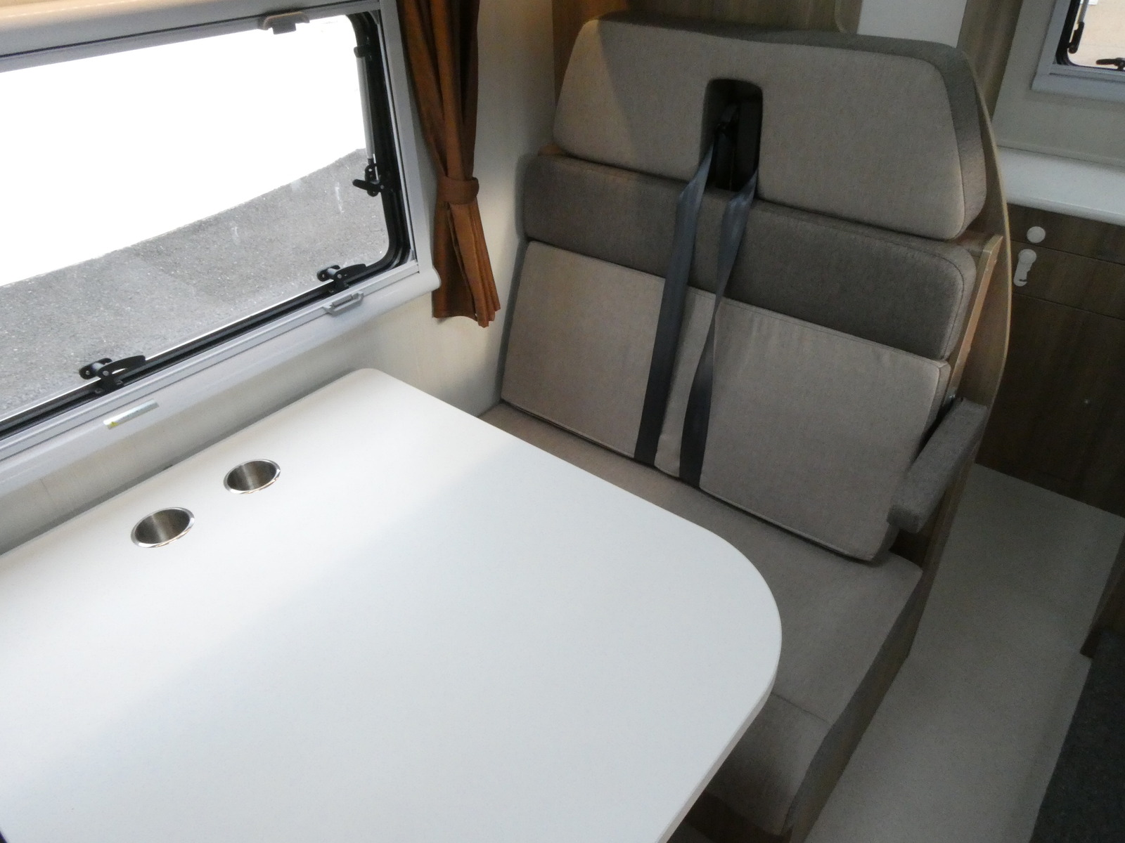 キャンピングカーキャブコン