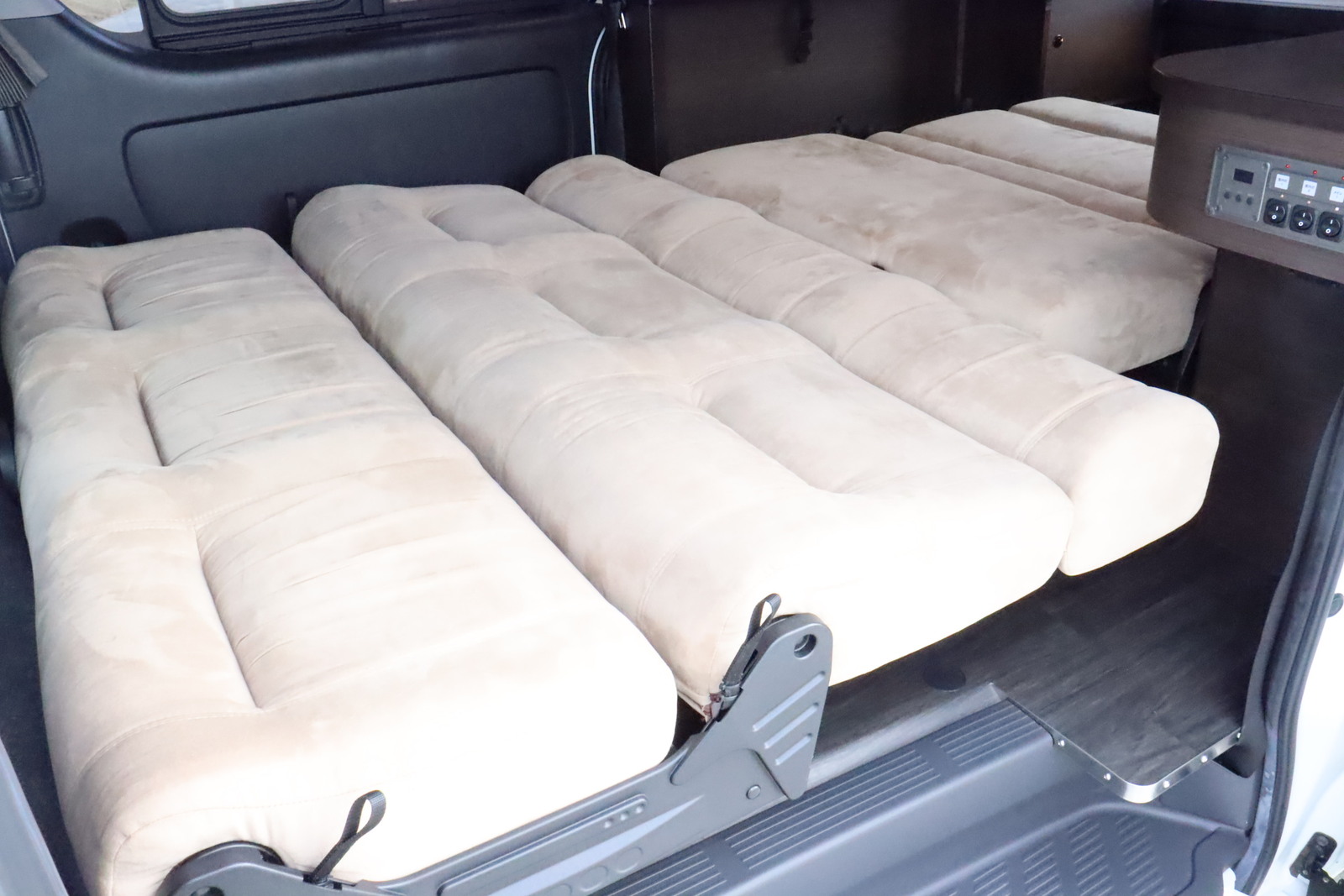 キャンピングカーバンコン