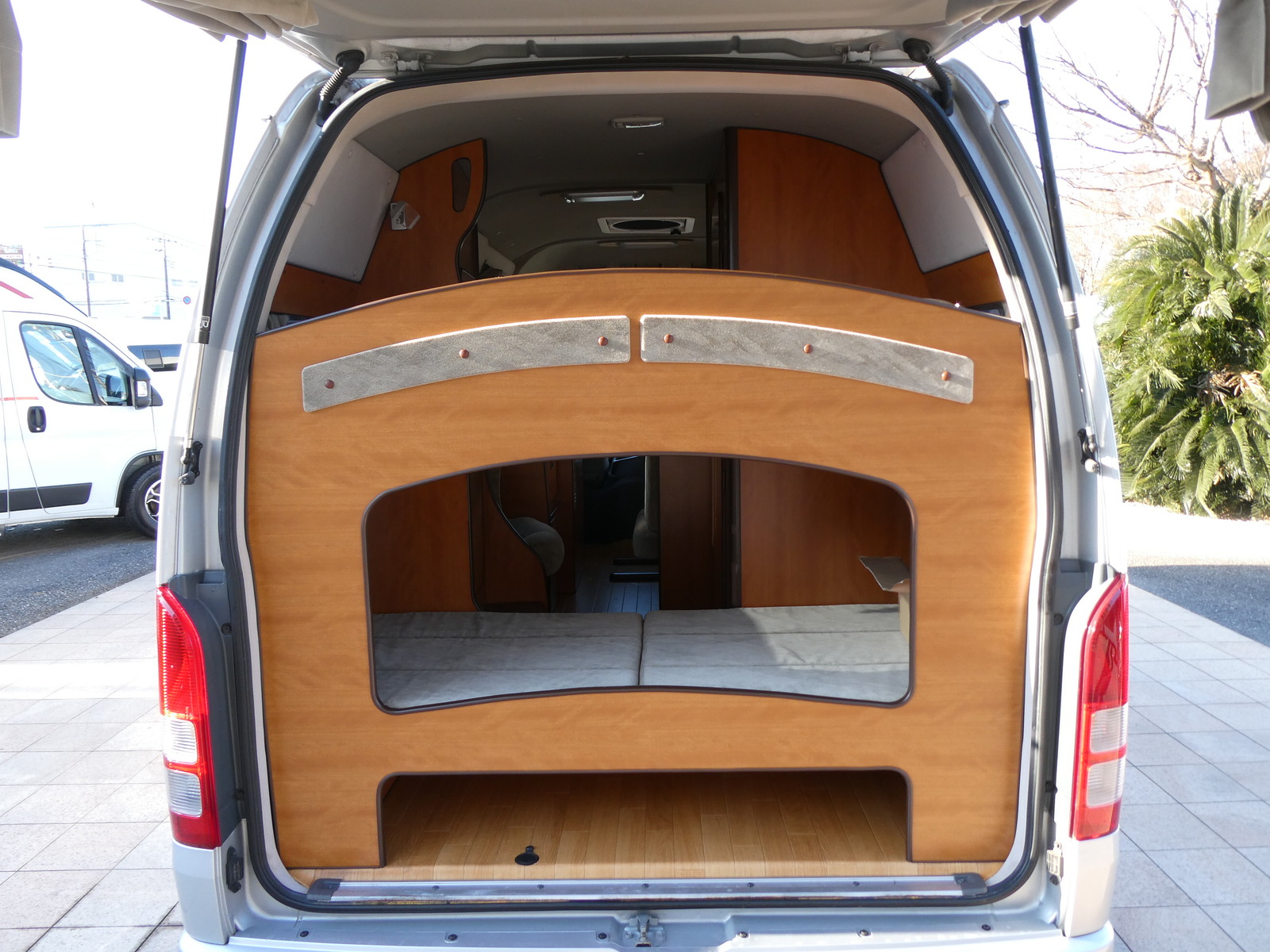 キャンピングカーバンコン